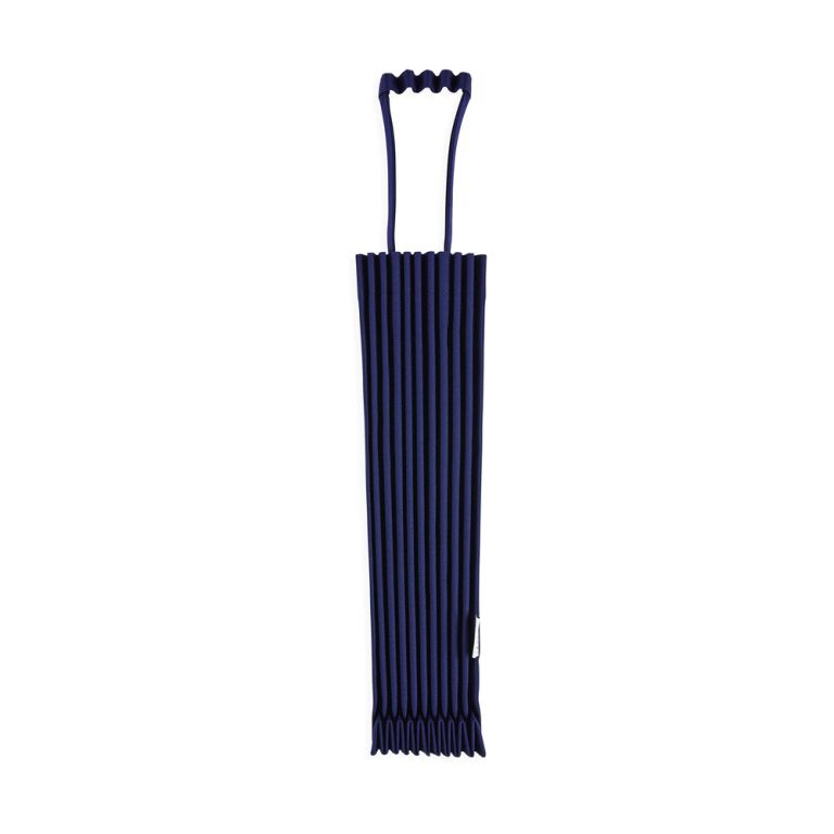 me ISSEY MIYAKE Recycled Polyester Trunk Pleats Bag – Navy